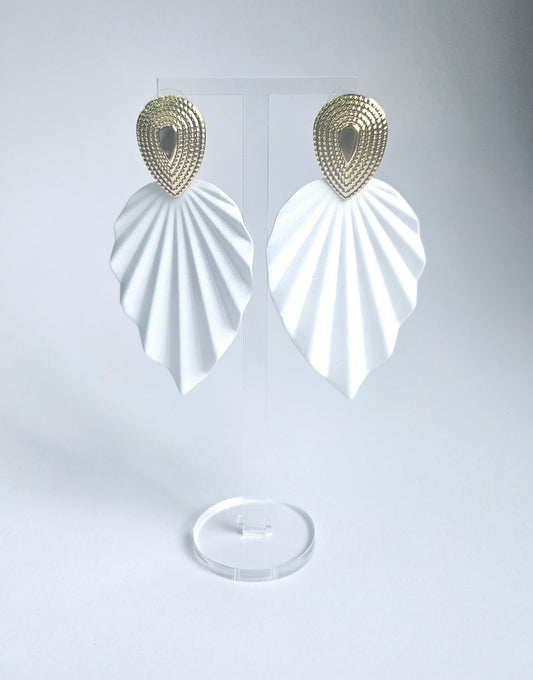 White textured leave drop earring with small golden drop shaped stud