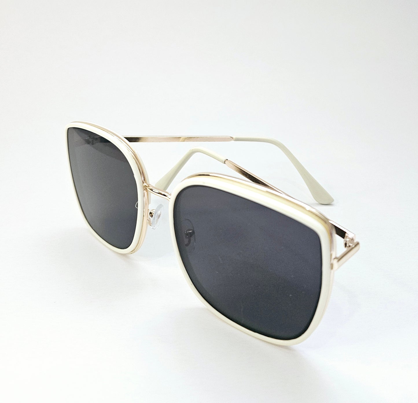 White Frame Vintage Cat Eye Sunglasses