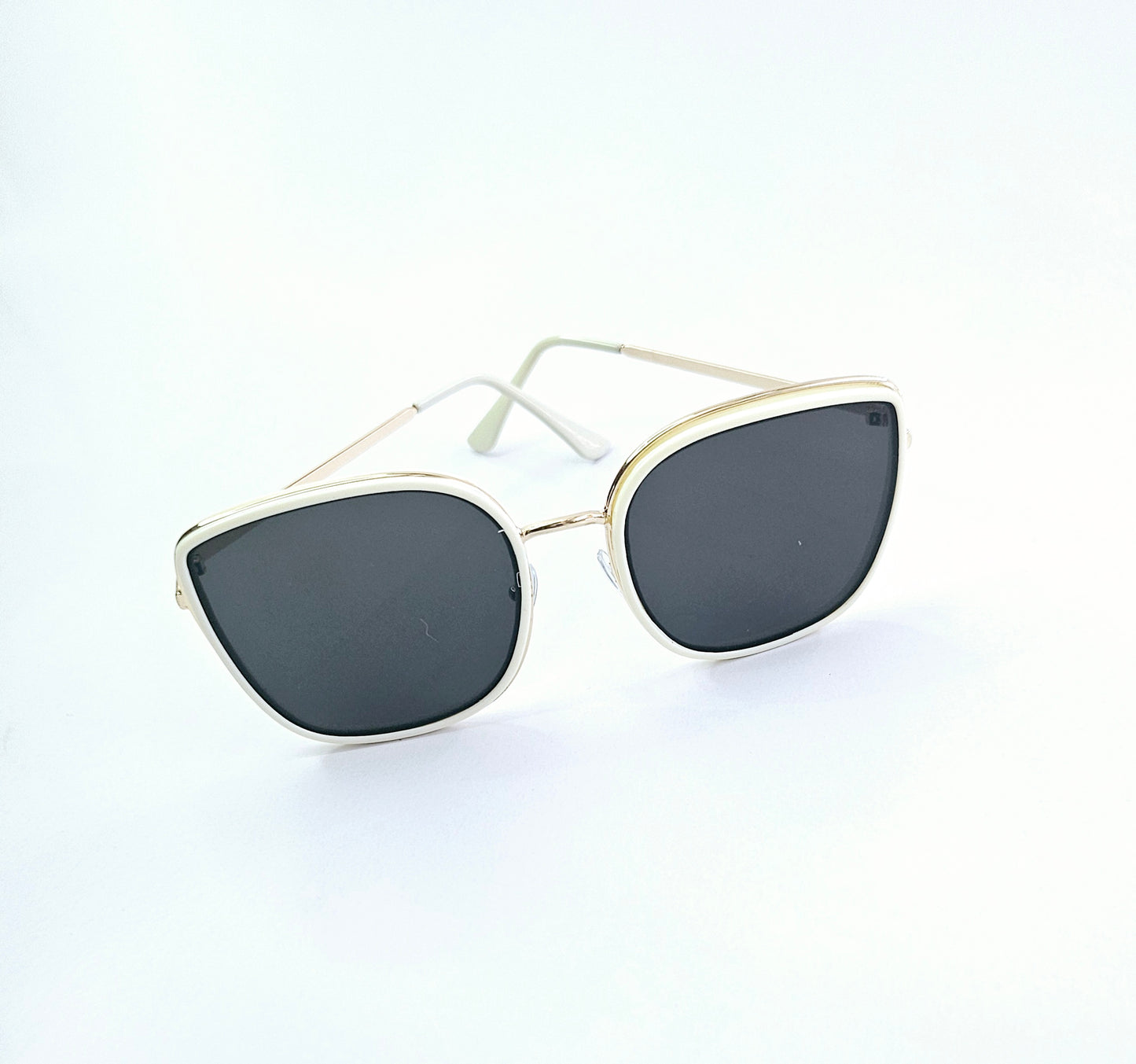 White Frame Vintage Cat Eye Sunglasses