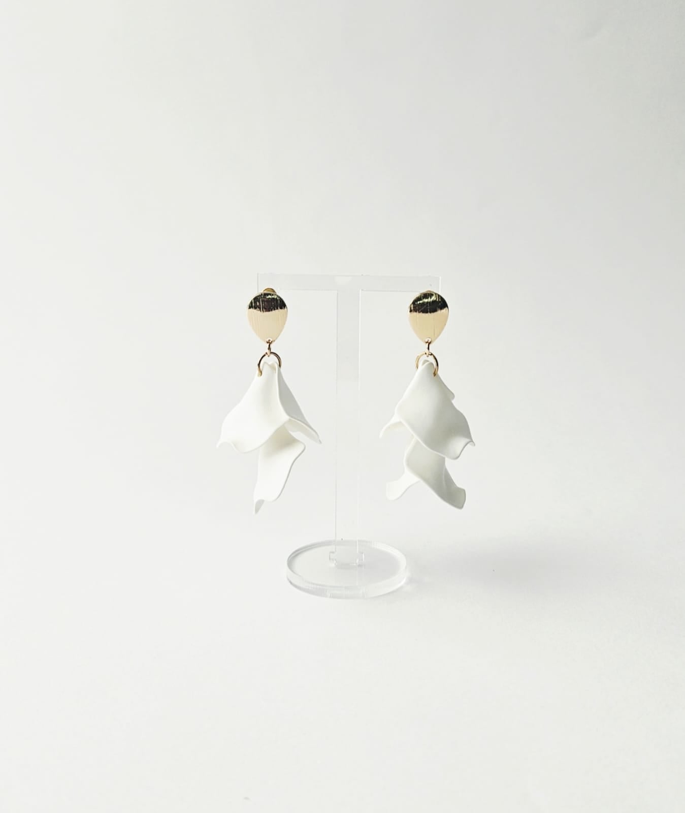Elegant White Flower Petal Earring